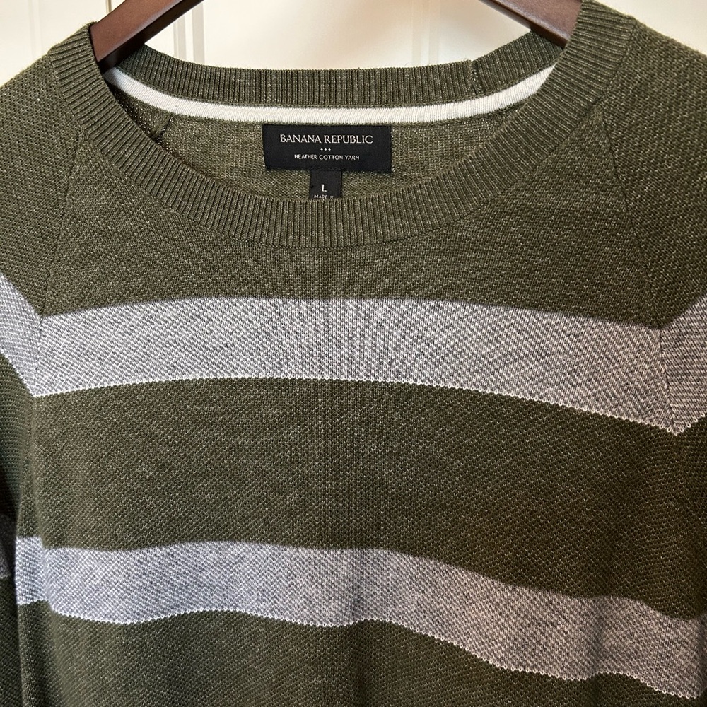 Banana Republic Green and Gray Striped Men's Sweater. Heather Cotton Yarn
